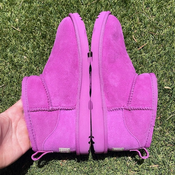 NWT UGG Classic Ultra Mini Boots! - Picture 14 of 15